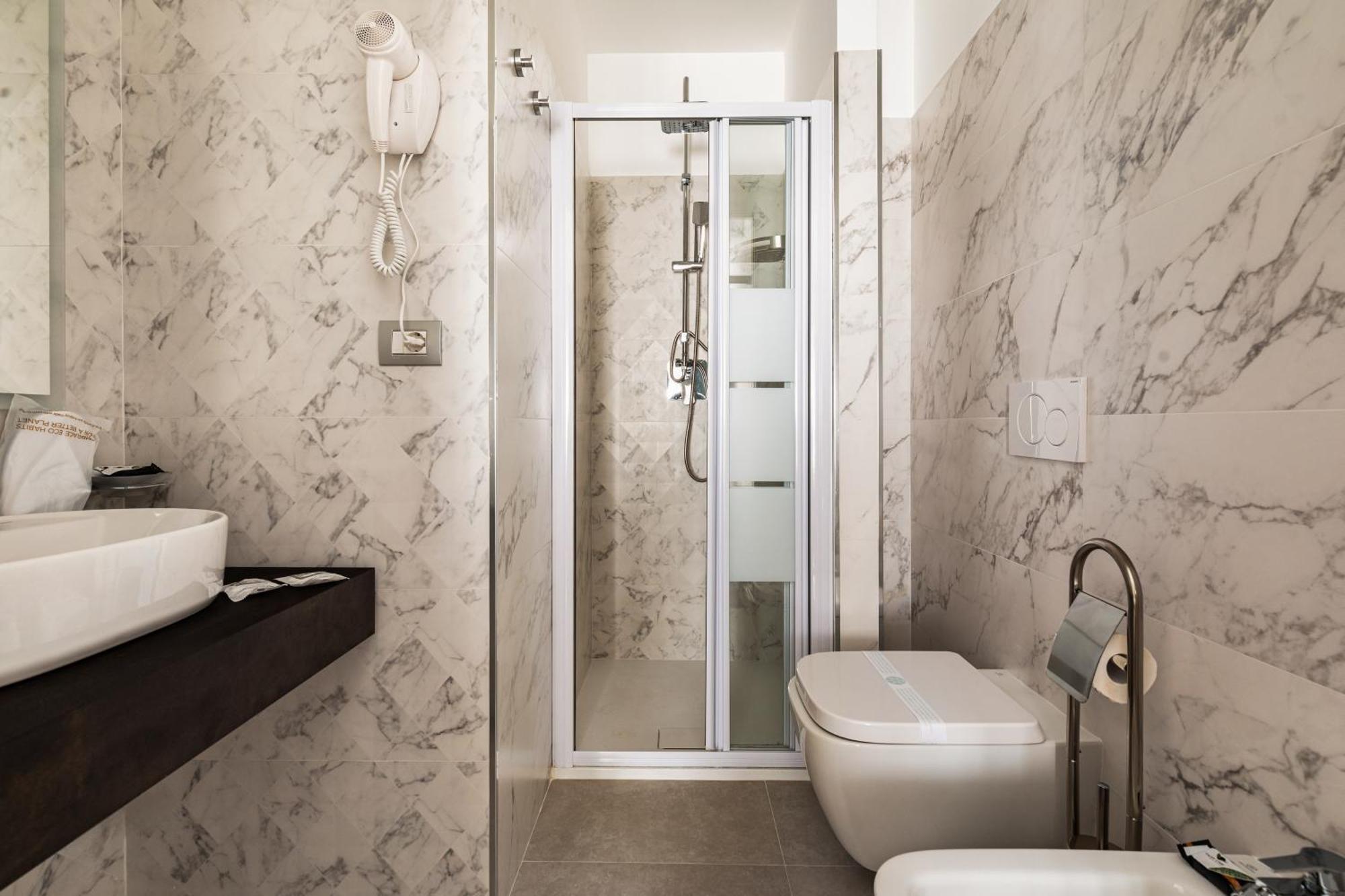 Adelante Rooms San Giovanni روما المظهر الخارجي الصورة