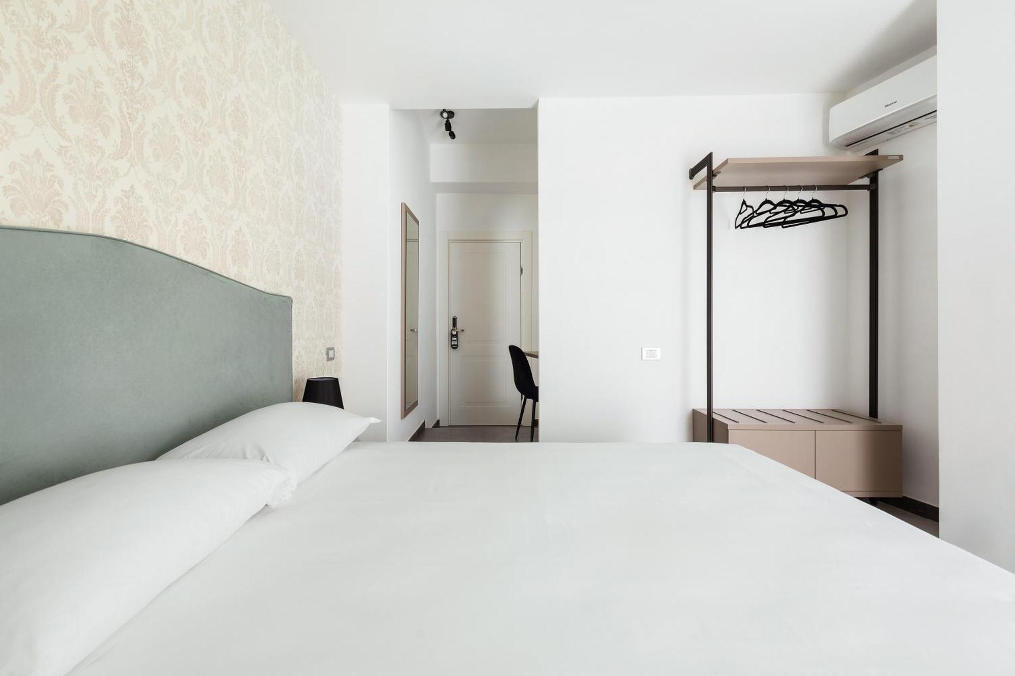 Adelante Rooms San Giovanni روما المظهر الخارجي الصورة